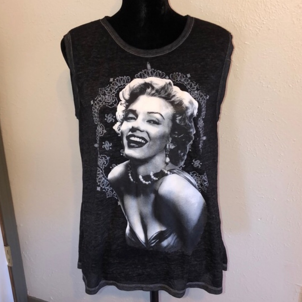 Marilyn Monroe top